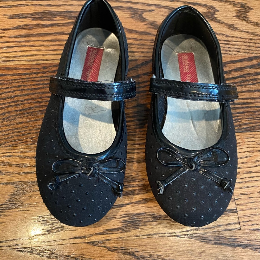 3/15$ Toddler girls black dotted “fancy” shoes